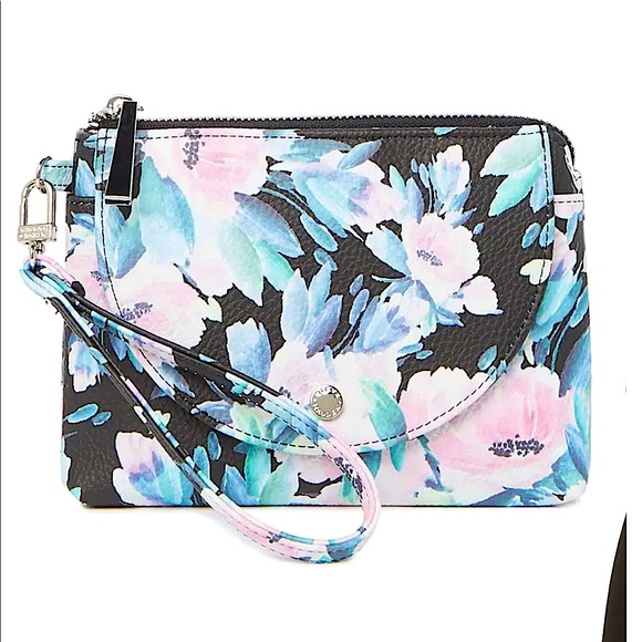 Steve Madden Handbags - Floral 💐 Flap wristlet